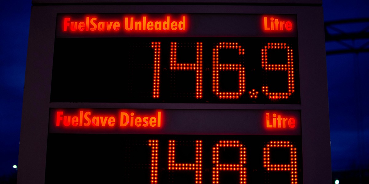Brent falder under 103 dollar: Det kan dæmpe inflationen