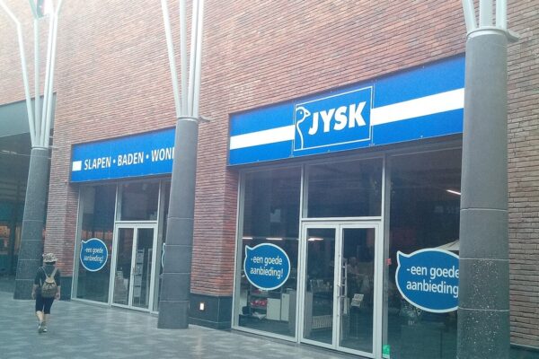 Jysk overtager 25 butikker: Strammer grebet i Balkan