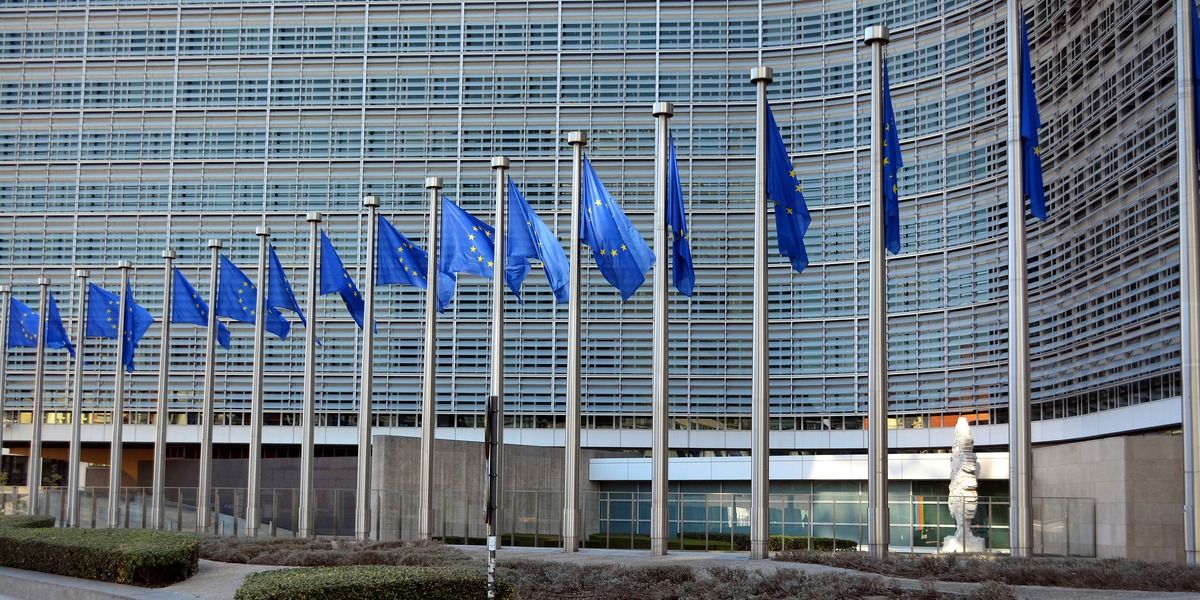 Kina og EU lander hybrid-aftale for at undgå handelskrig
