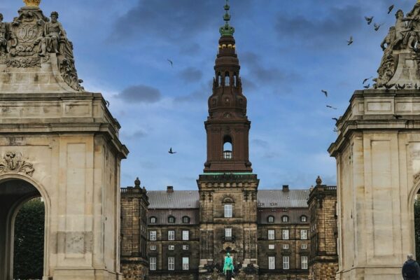 Regeringen lækker besparelser på pension og bolig