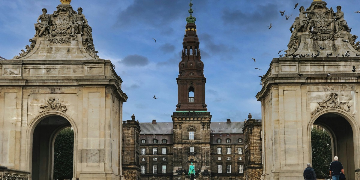 Regeringen lækker besparelser på pension og bolig