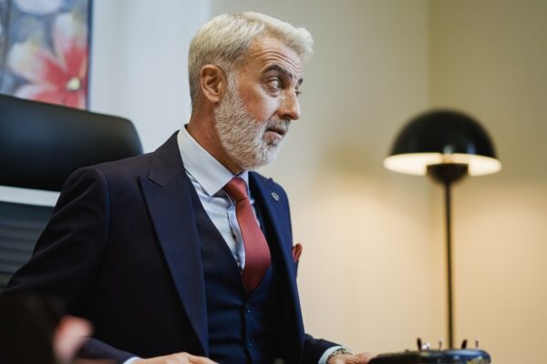 Rosendahl fyrer CEO efter fald til 443 mio. kr.